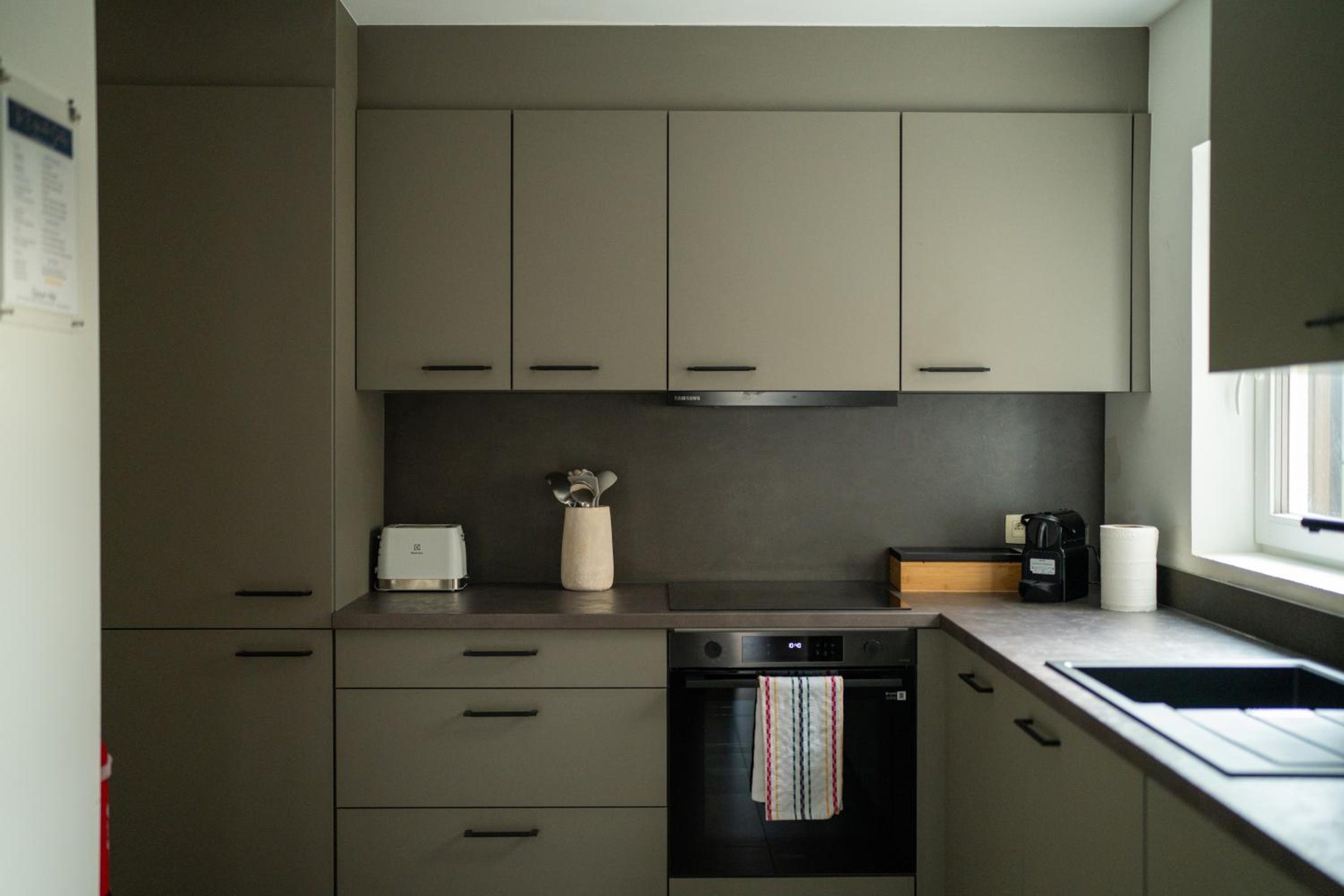 Cuisine entièrement équipée – The Edgewater Suites Cityscape, Namur
