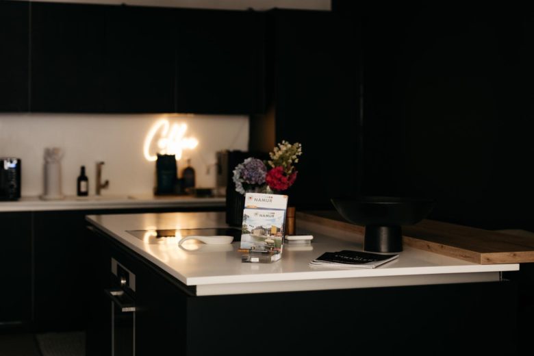 Cuisine moderne entièrement équipée – The Edgewater Suites ParkView, Namur