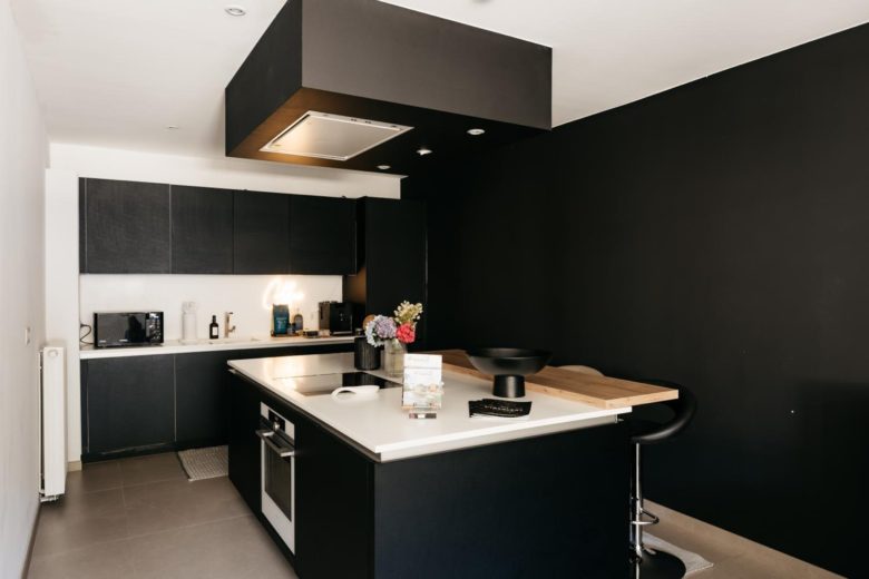 Cuisine moderne entièrement équipée – The Edgewater Suites ParkView, Namur