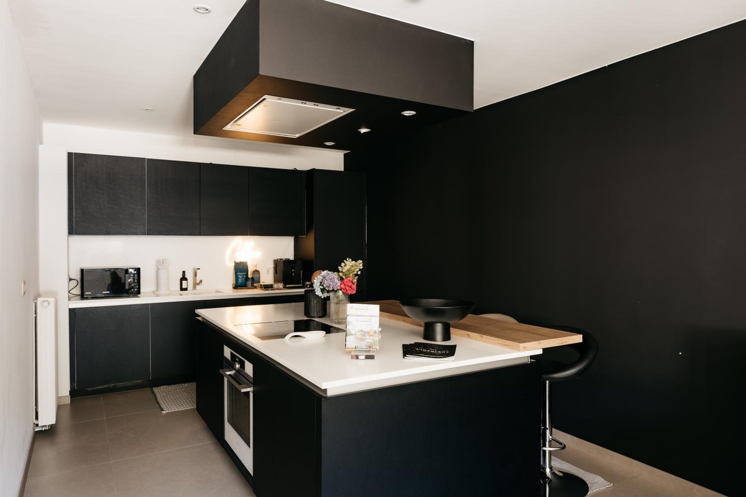 Cuisine moderne entièrement équipée – The Edgewater Suites ParkView, Namur