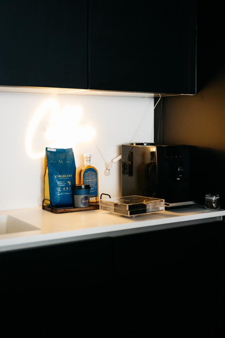 Cuisine moderne entièrement équipée – The Edgewater Suites ParkView, Namur