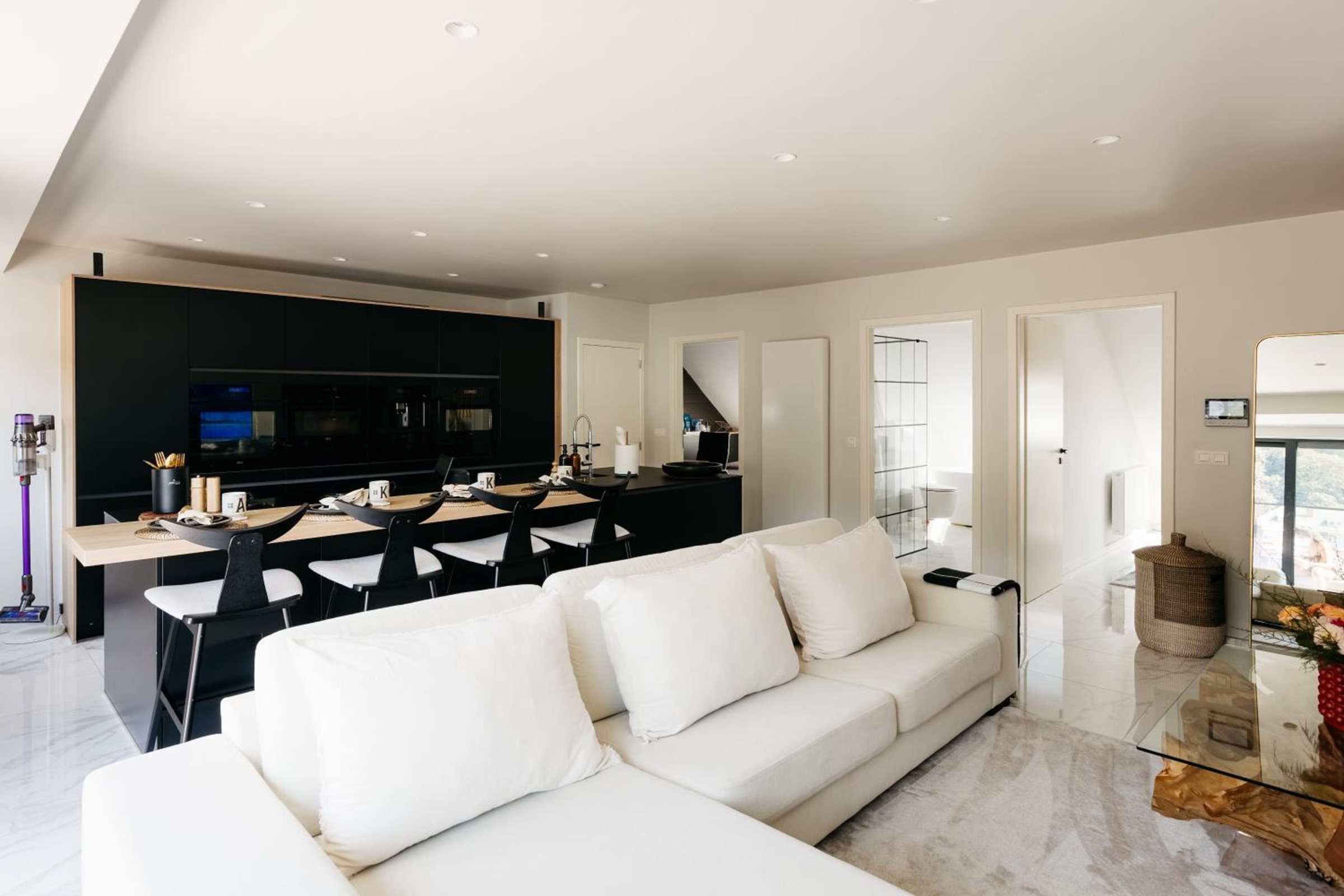 Cuisine équipée et espace repas – The Edgewater Suites Riverside, Namur