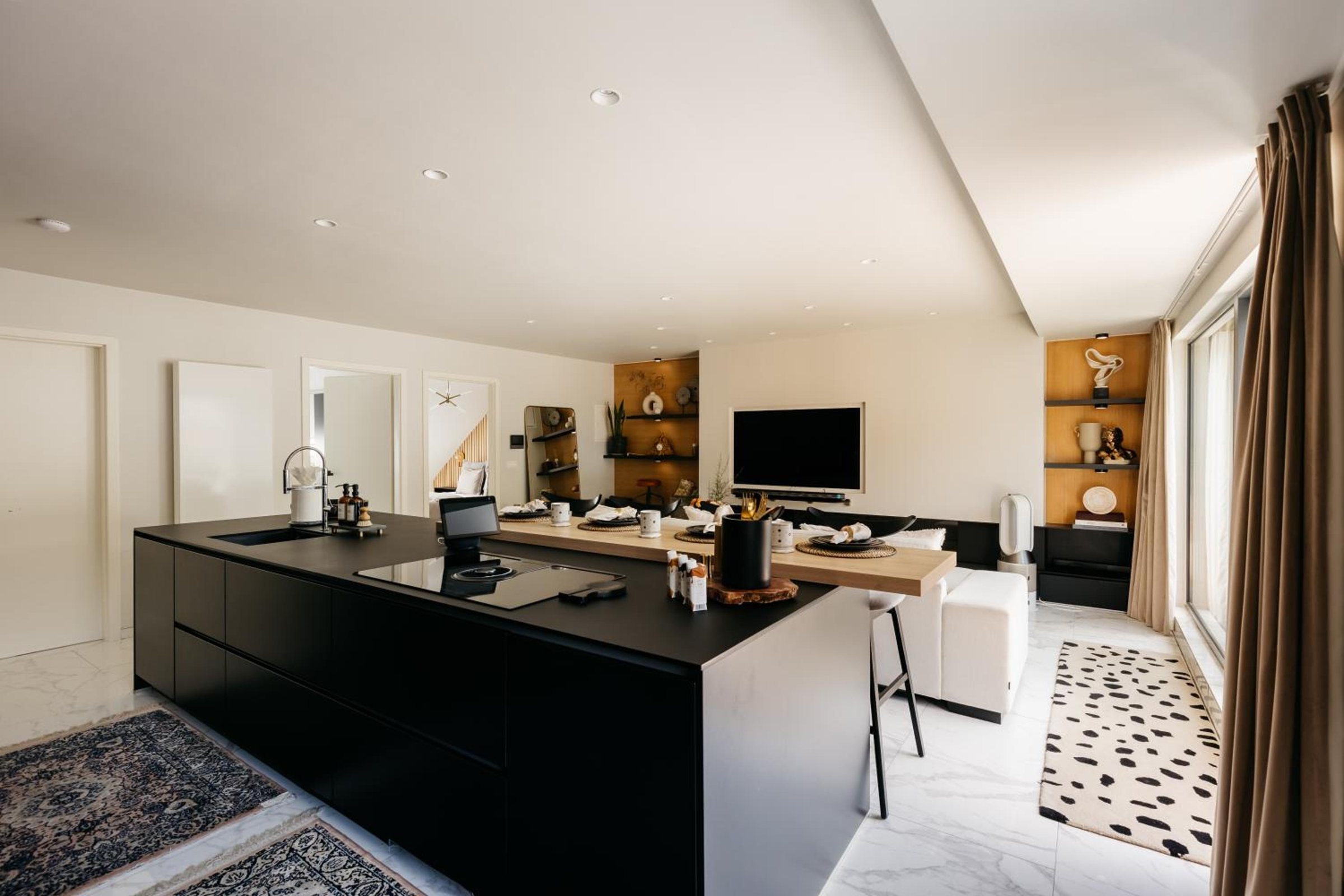 Cuisine équipée et espace repas – The Edgewater Suites Riverside, Namur