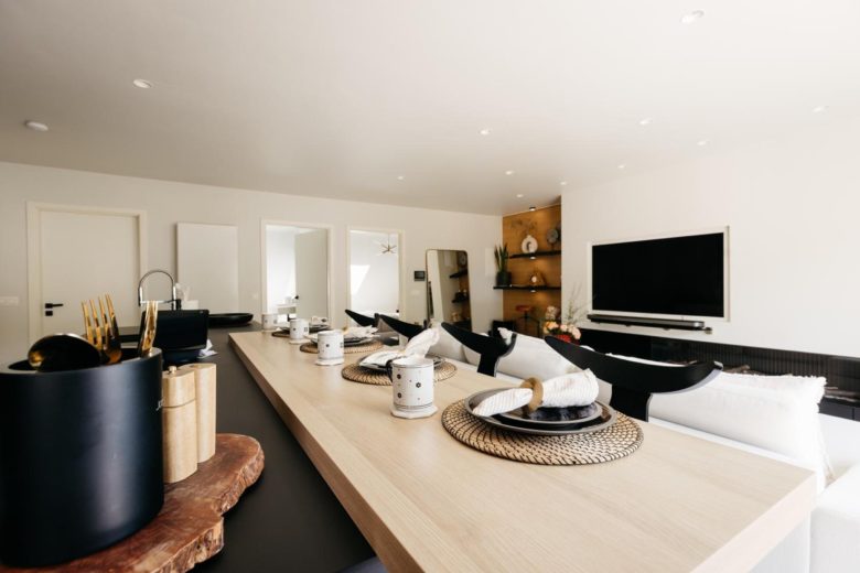 Cuisine équipée et espace repas – The Edgewater Suites Riverside, Namur