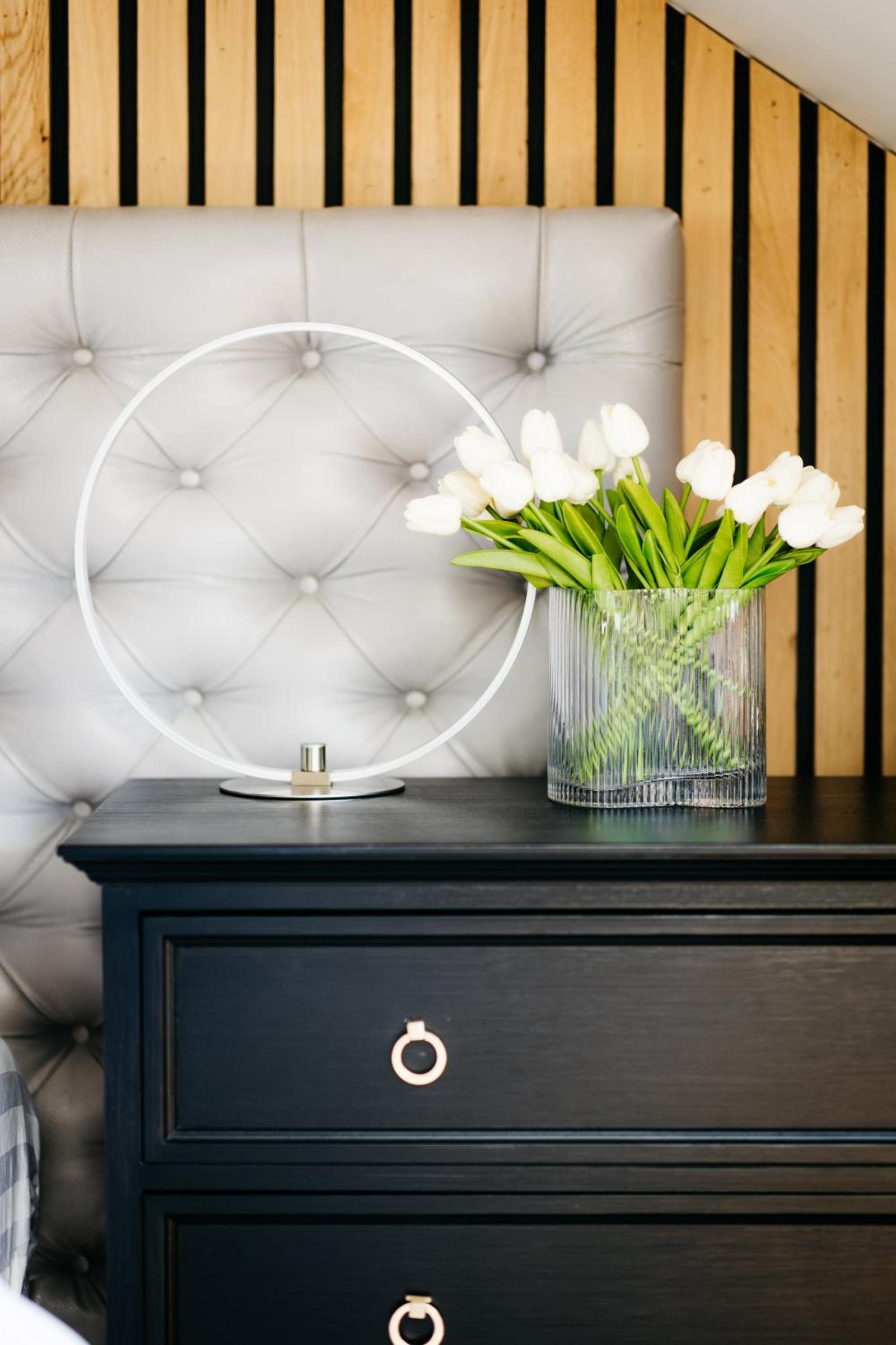 Suite parentale sous les toits avec baignoire îlot – The Edgewater Suites Riverside, Namur