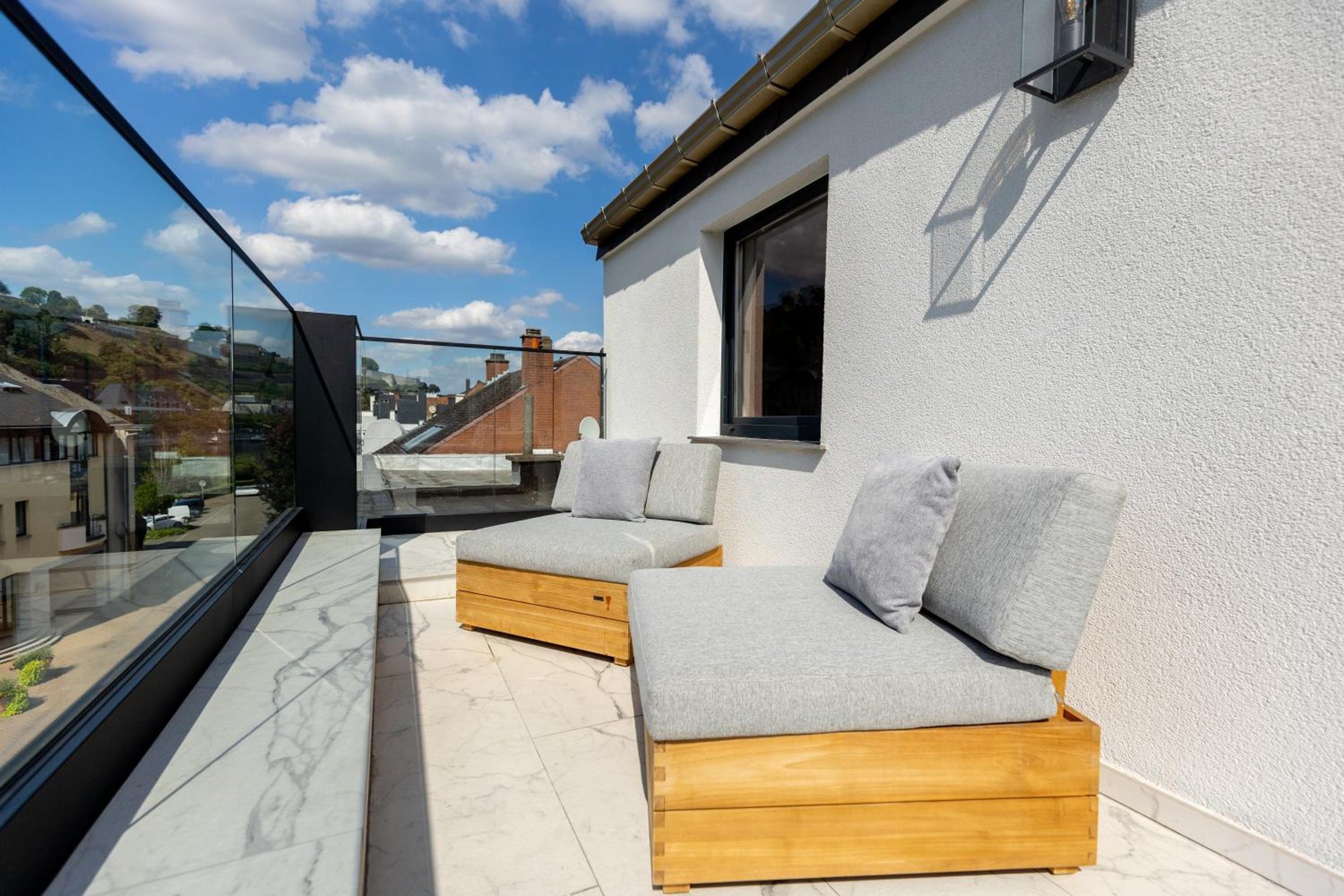 Terrasse avec vue sur la Meuse – The Edgewater Suites Riverside, Namur