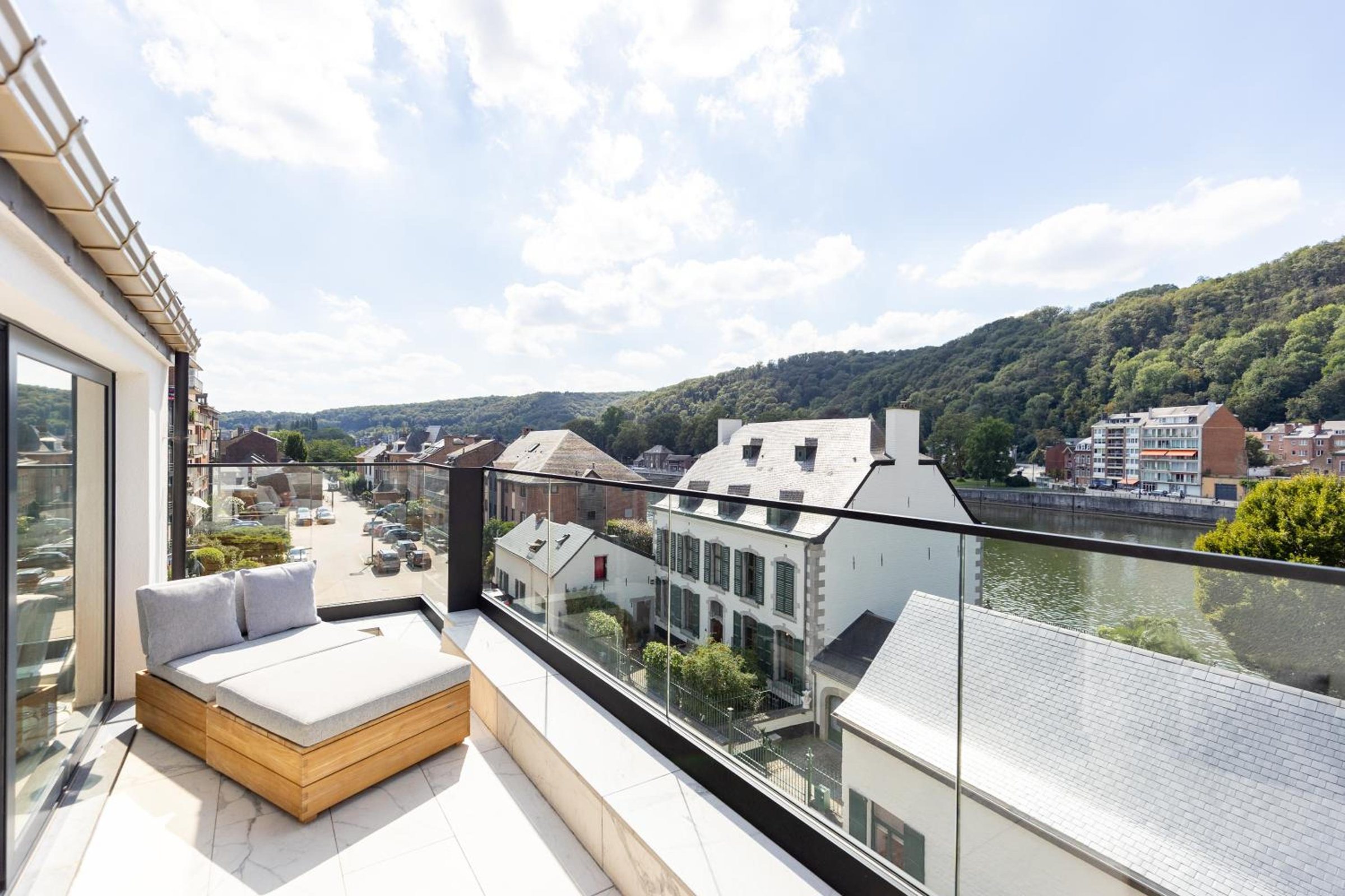 Terrasse avec vue sur la Meuse – The Edgewater Suites Riverside, Namur