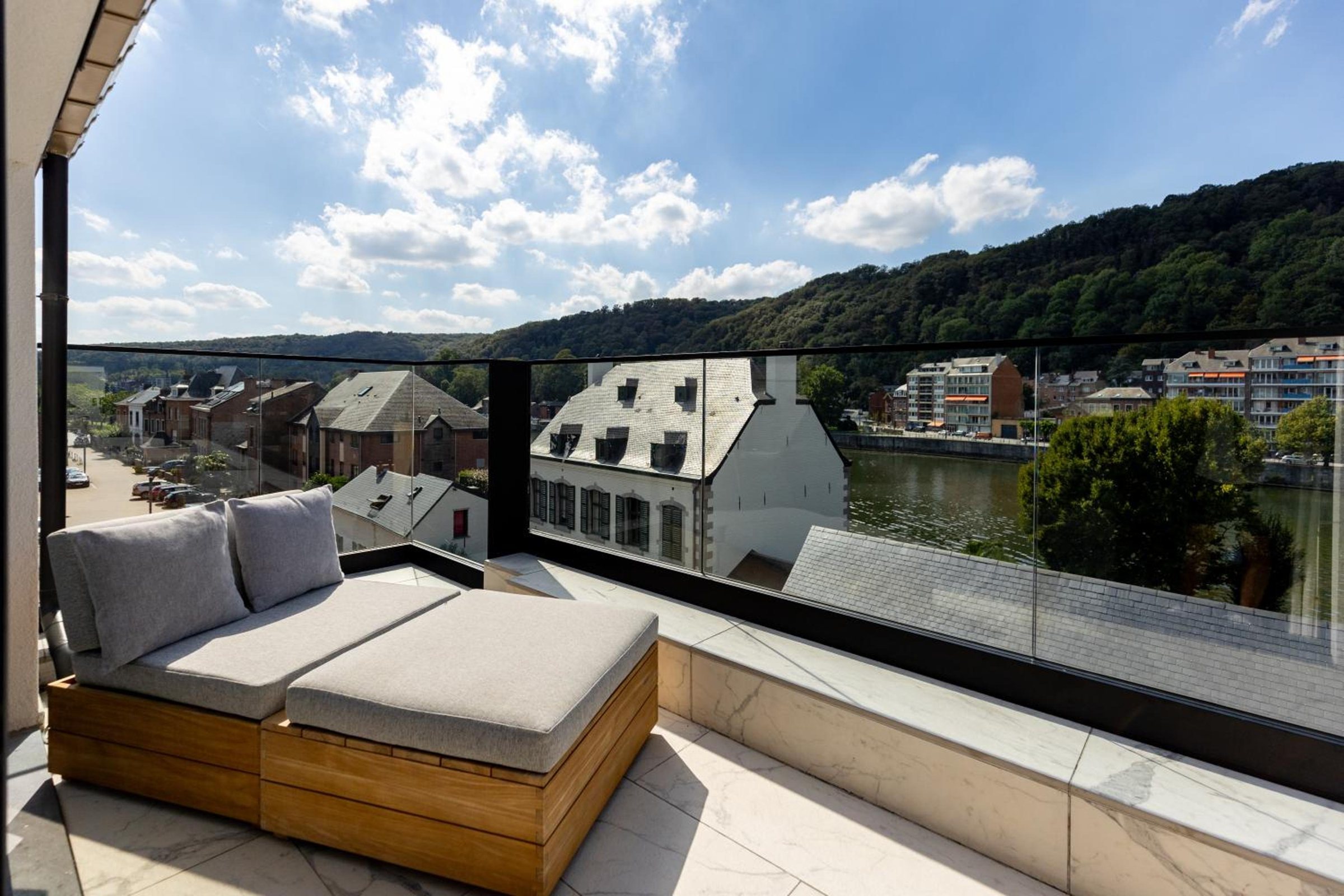 Terrasse avec vue sur la Meuse – The Edgewater Suites Riverside, Namur