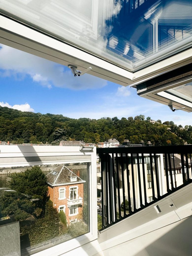Vue sur la Meuse et la Citadelle de Namur – The Edgewater Suites Riverside, Namur